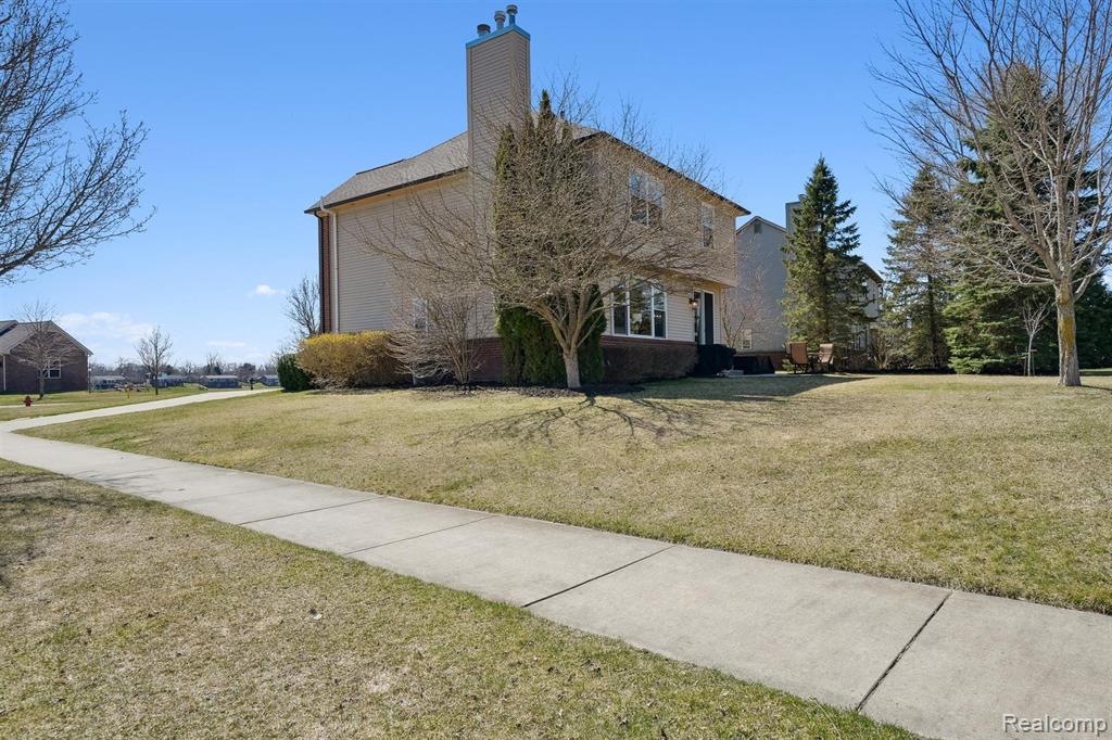 707 BAY POINTE Drive, Oxford, MI 48371 — Photo 44