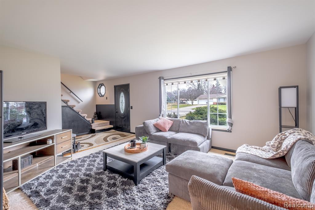 5403 OLE BANNER Trail, Grand Blanc, MI 48439 — Photo 4