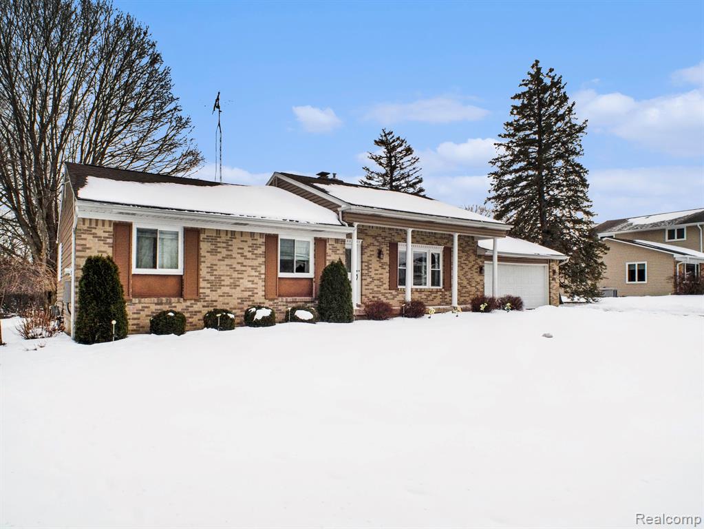 3230 Woodvalley Drive, Flushing, MI 48433 — Photo 2