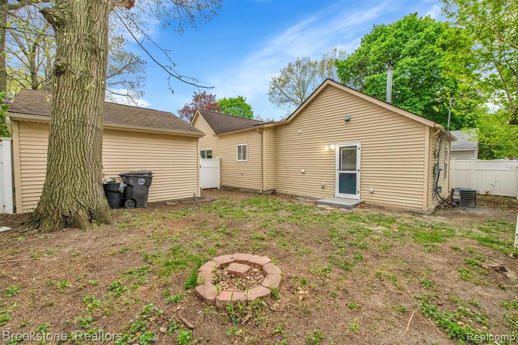 8228 OAK PARK Boulevard, Oak Park, MI 48237 — Photo 16