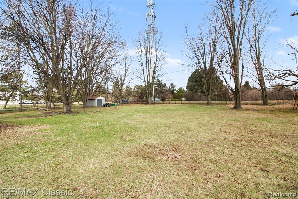 1076 Benstein Road, Commerce Twp, MI 48390 — Photo 24