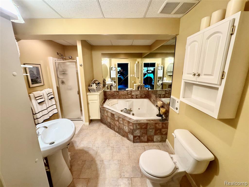 7042 Autumn Wood Drive, Brighton, MI 48116 — Photo 27