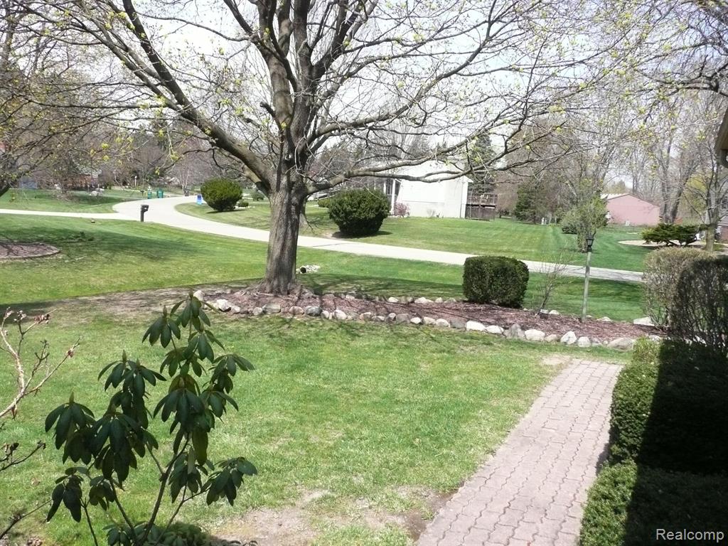 831 DEL SHER Drive, Brighton, MI 48114 — Photo 12