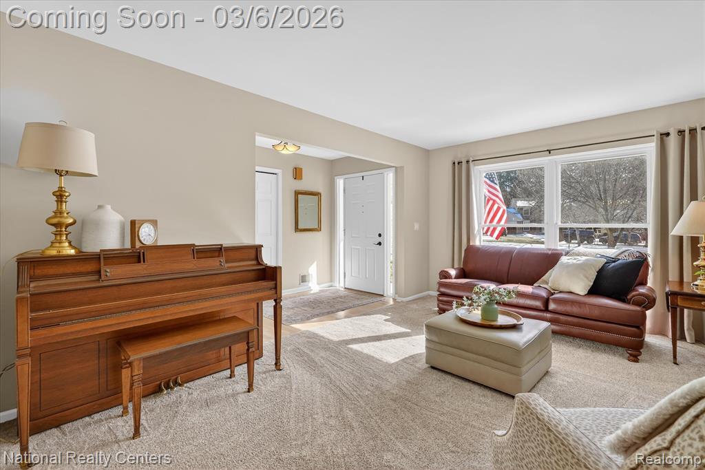 906 Meadowbrook Way, Milford, MI 48381 — Photo 7