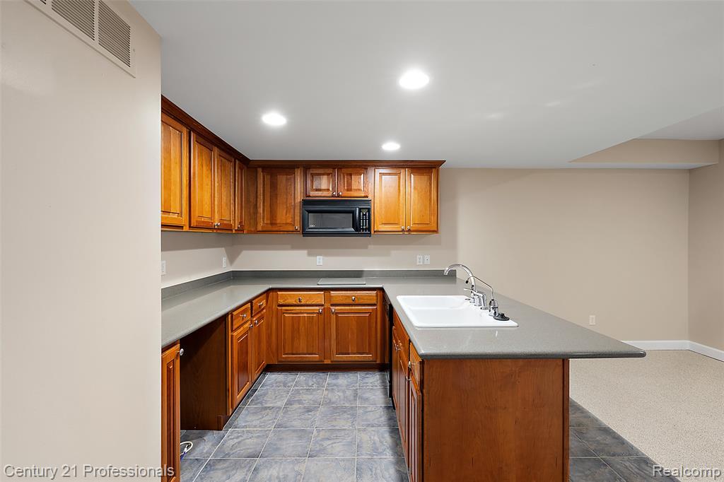 4013 Ardsley Court, Clarkston, MI 48348 — Photo 33