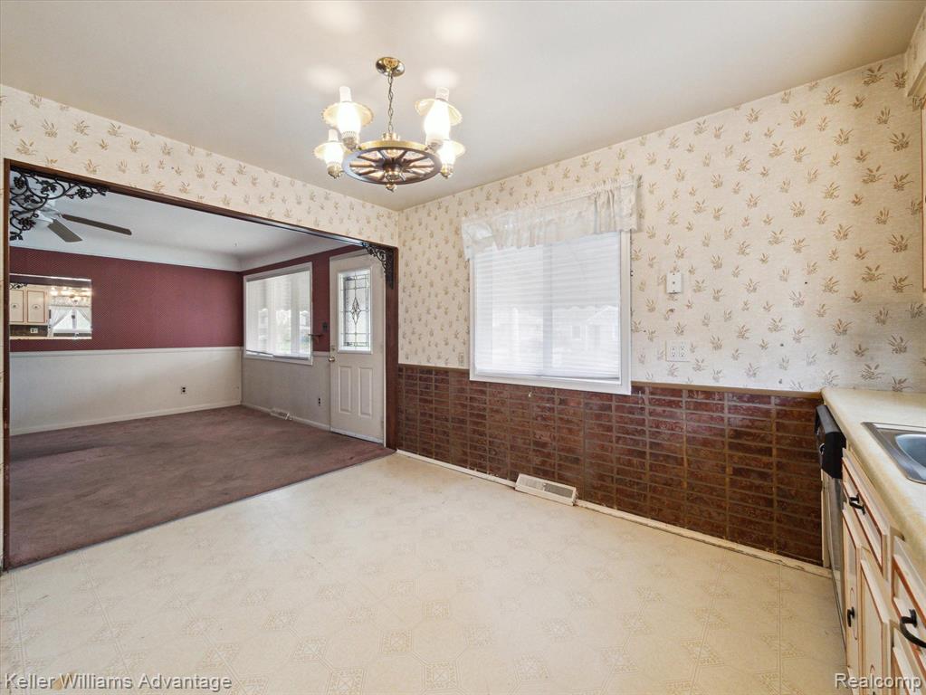3994 CAMPBELL Street, Dearborn Heights, MI 48125 — Photo 10