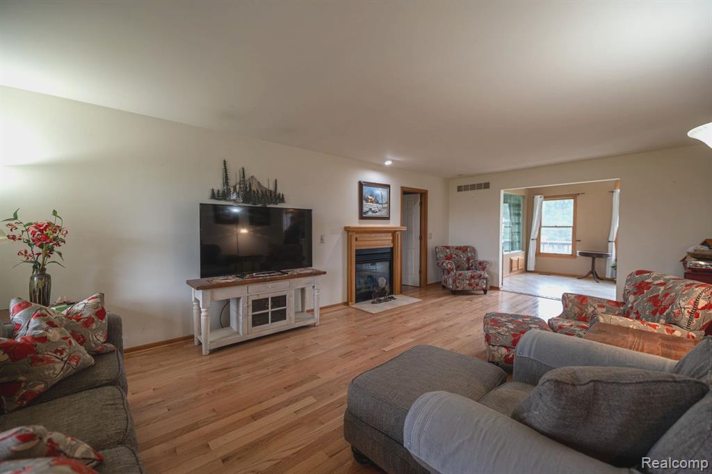 4231 LIPPINCOTT Road, Lapeer, MI 48446 — Photo 8