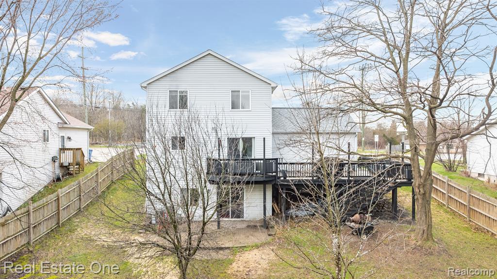 65 S WILLIAMS LAKE Road, Waterford, MI 48327 — Photo 2
