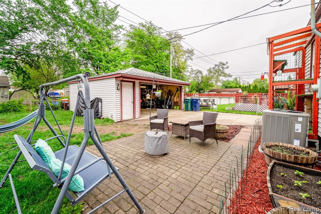 706 WHITE Avenue, Lincoln Park, MI 48146 — Photo 40