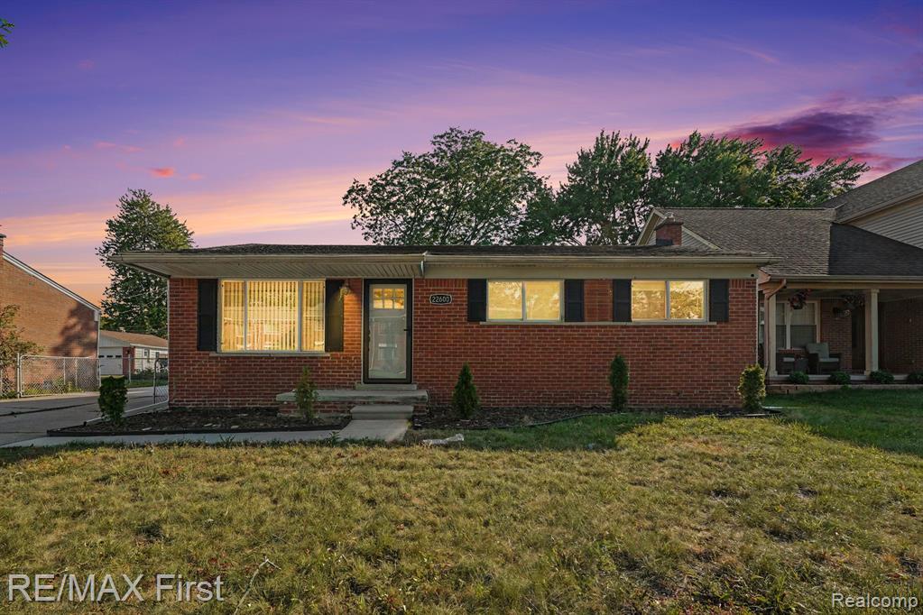22600 EDGEWATER Street, Saint Clair Shores, MI 48082
