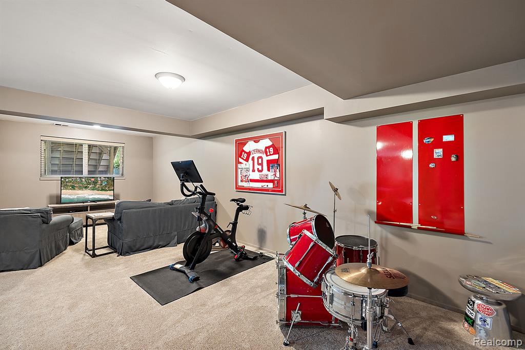 733 LONGFORD Drive, Rochester Hills, MI 48309 — Photo 68