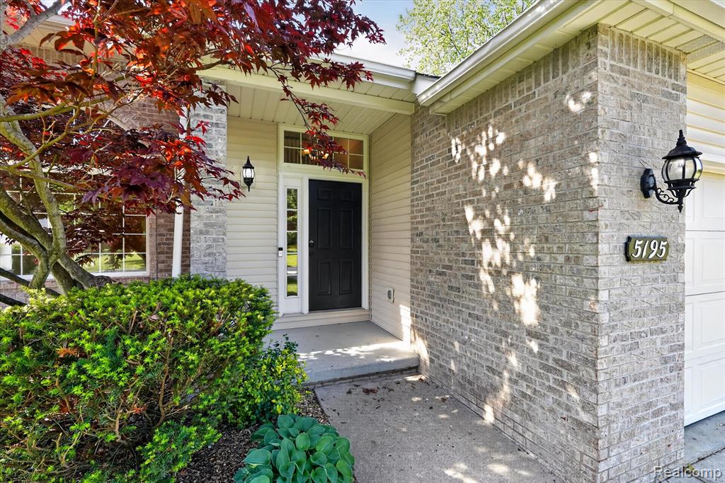 5195 Wyndham Place, Fenton, MI 48430 — Photo 5