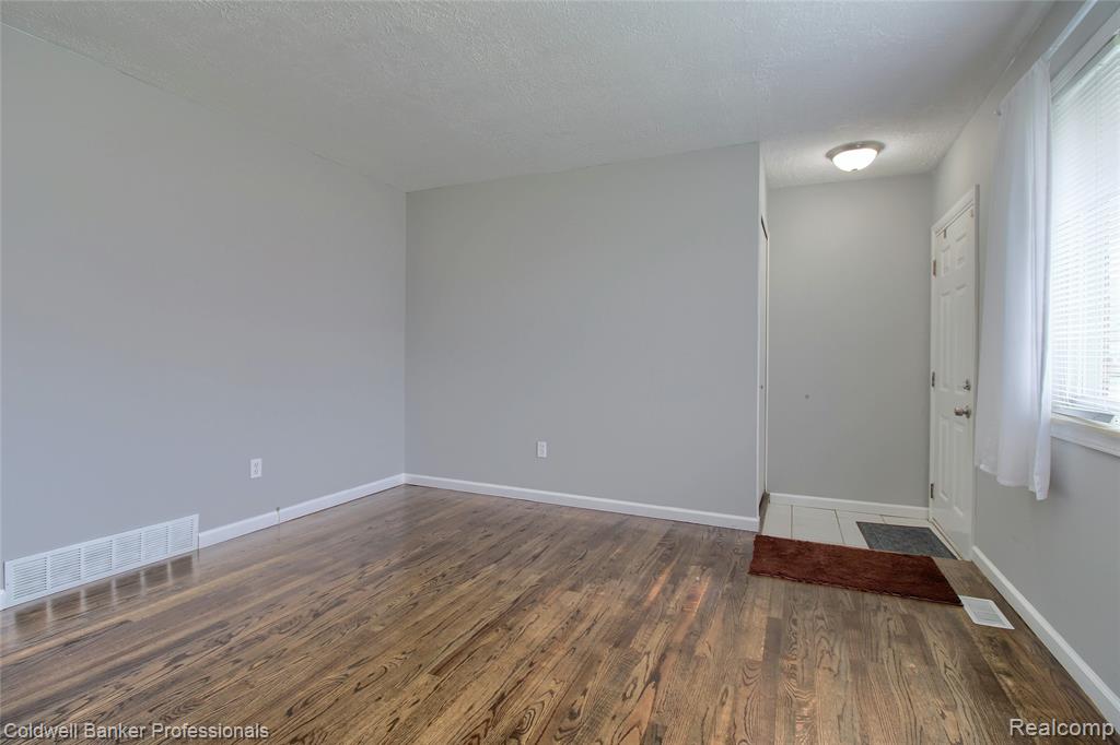 30081 Balmoral Street, Garden City, MI — Photo 6