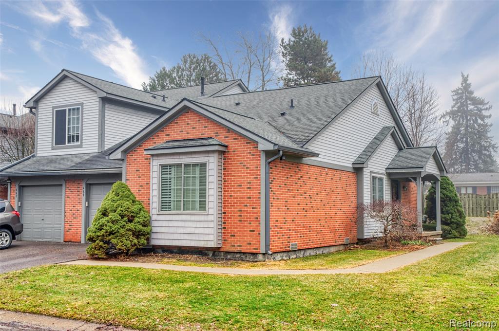 469 Winwood Circle, 121, Walled Lake, MI 48390 — front exterior