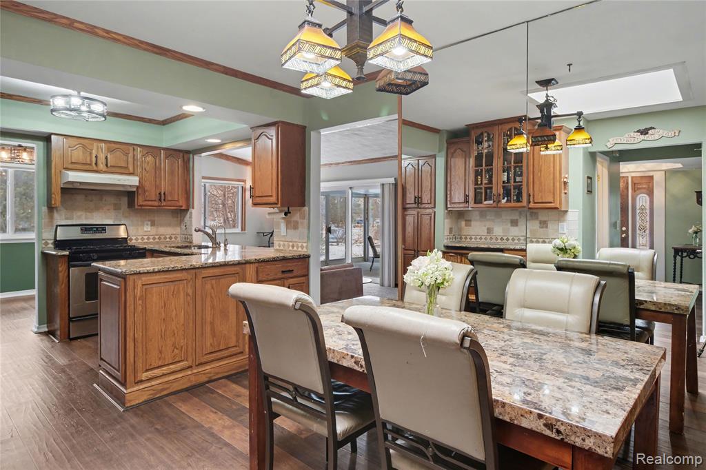 5597 Leafwood Drive, Commerce Twp, MI 48382 — Photo 10