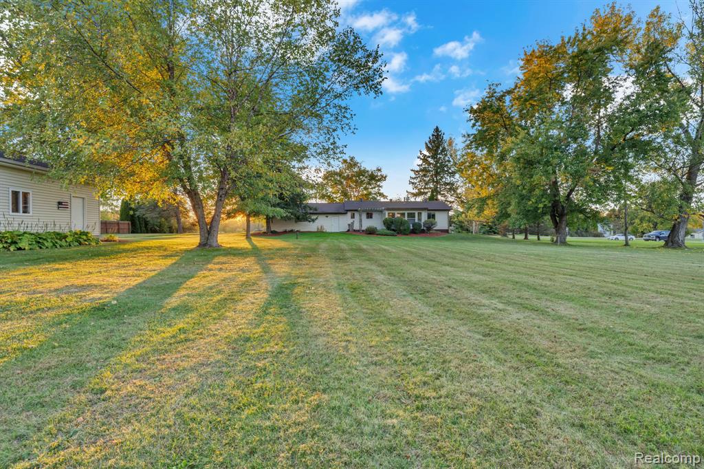 11056 N Irish Road, Otisville, MI 48463 — Photo 7