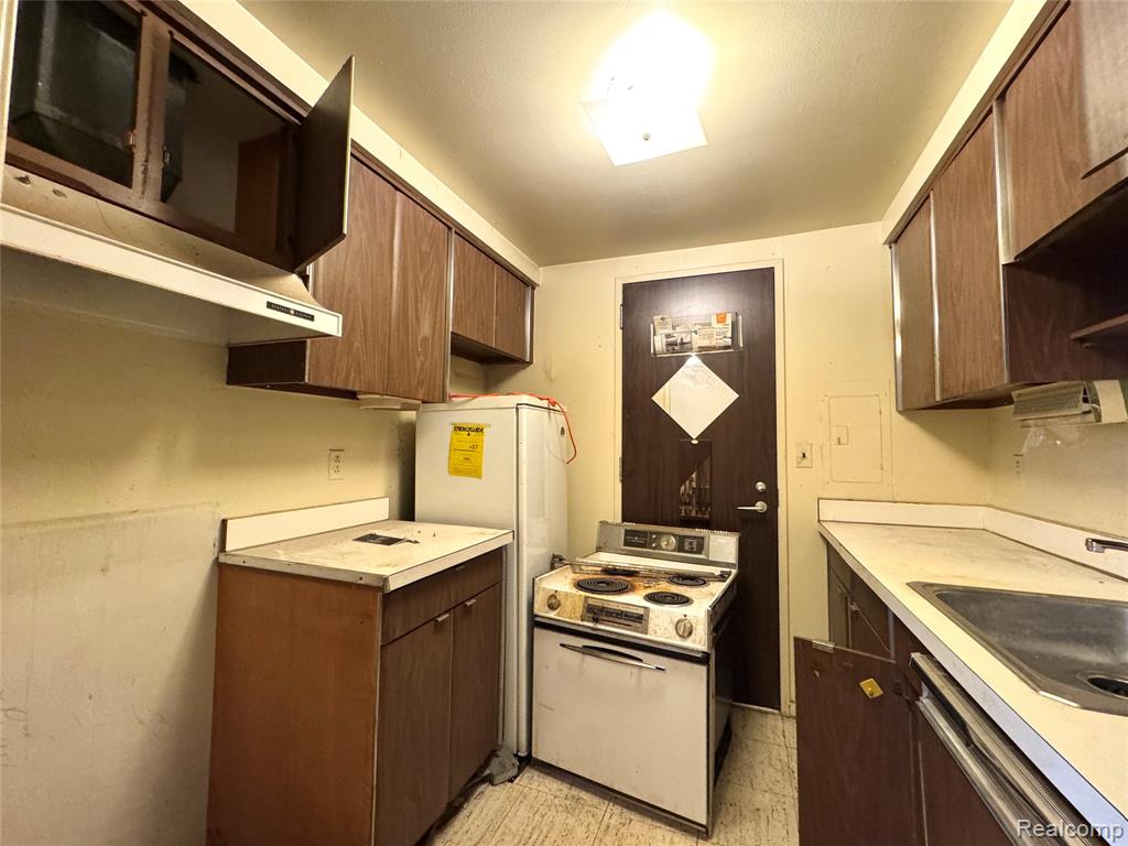 8200 E Jefferson Avenue, 404, Detroit, MI 48214 — Photo 9