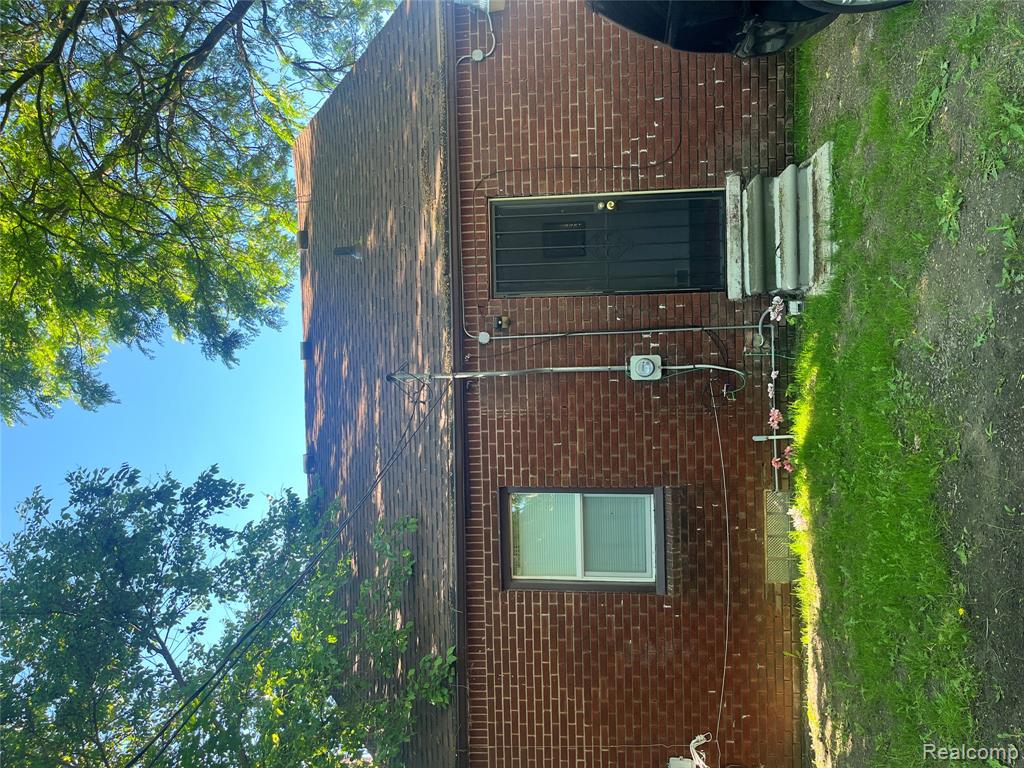 18603 Curtis Street - Photo 3