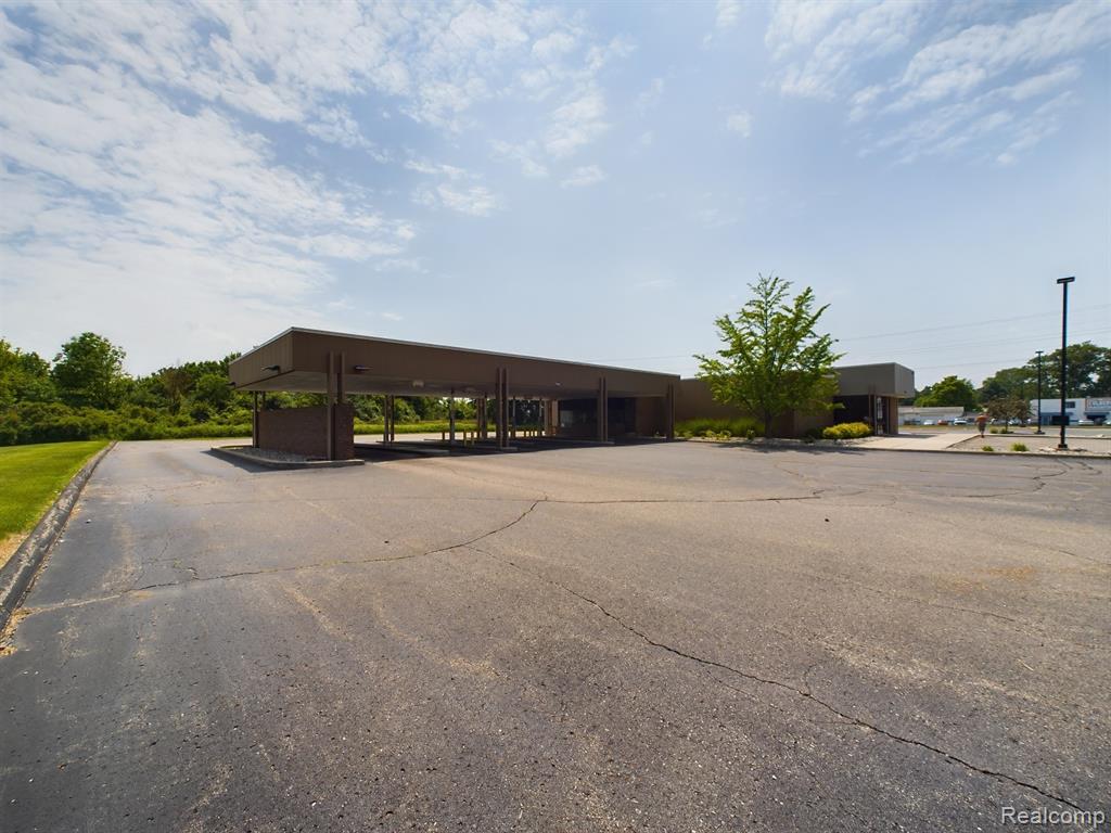 4154 DAVISON Road, Burton, MI 48509 — Photo 31