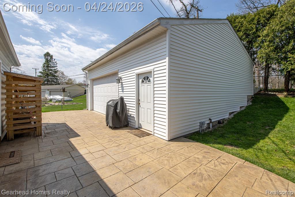 4040 Rollins Avenue, Waterford, MI 48329 — Photo 8