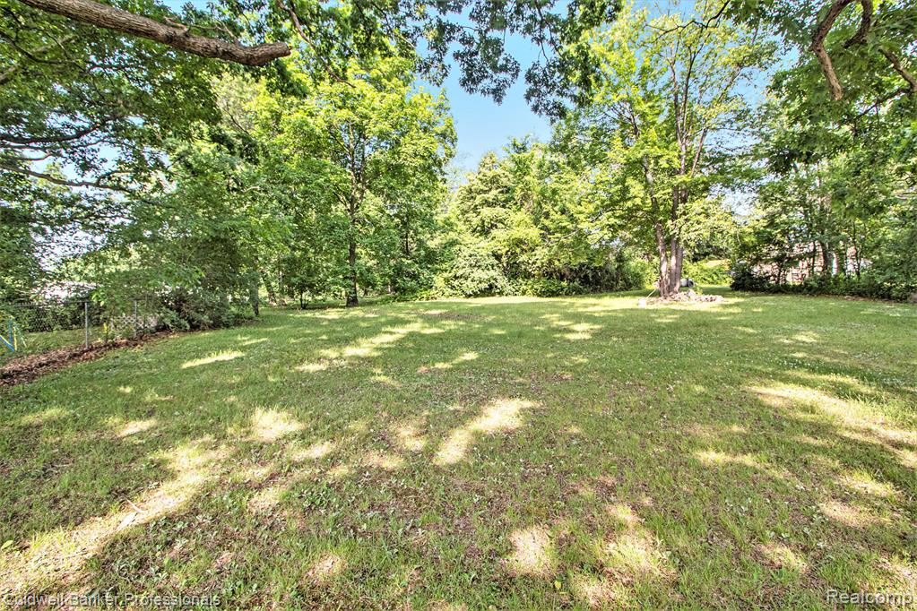 5885 Rockcroft Boulevard, Clarkston, MI — Photo 26