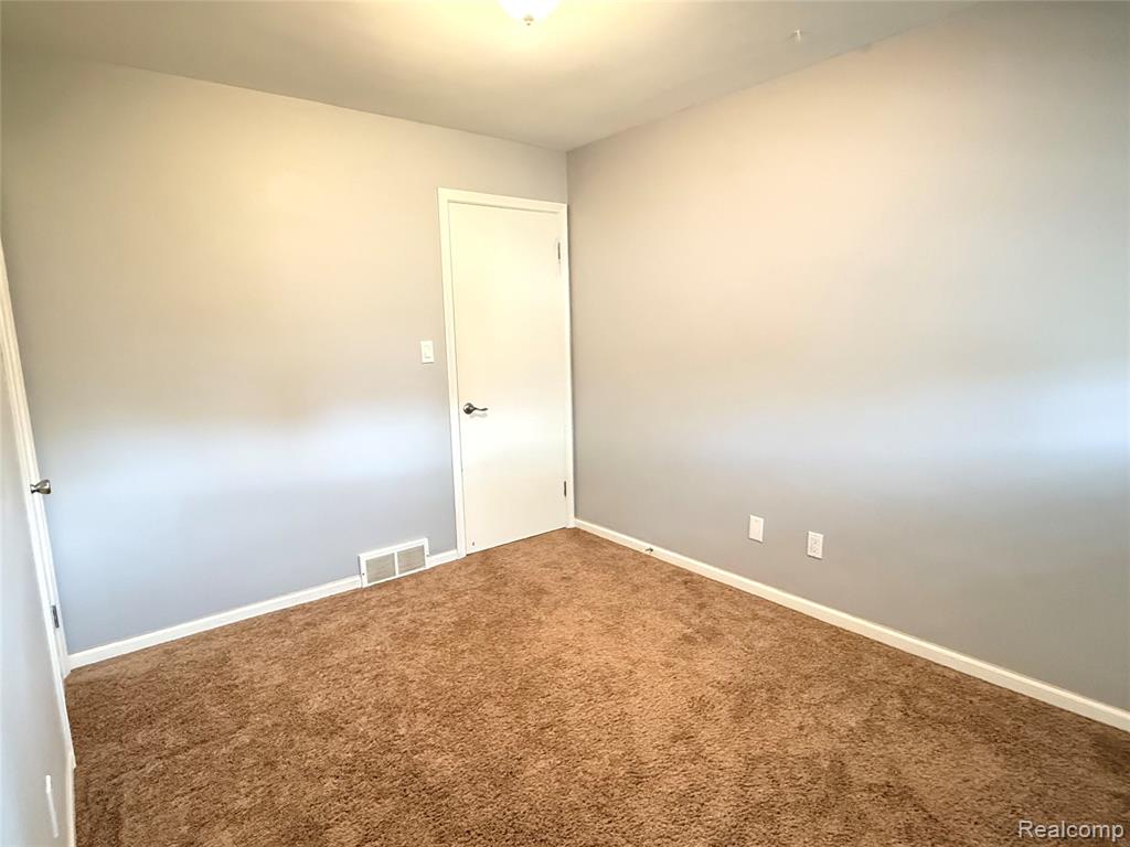 6649 Burnly Street W, Garden City, MI — Photo 14