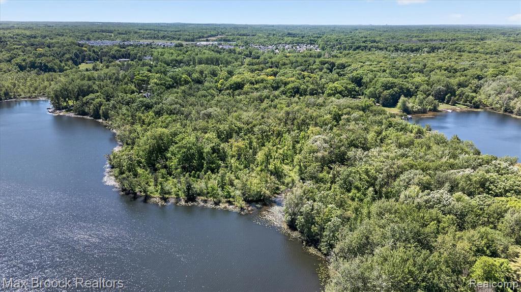 VAC Four Lakes Drive, South Lyon, MI 48178 — Photo 10