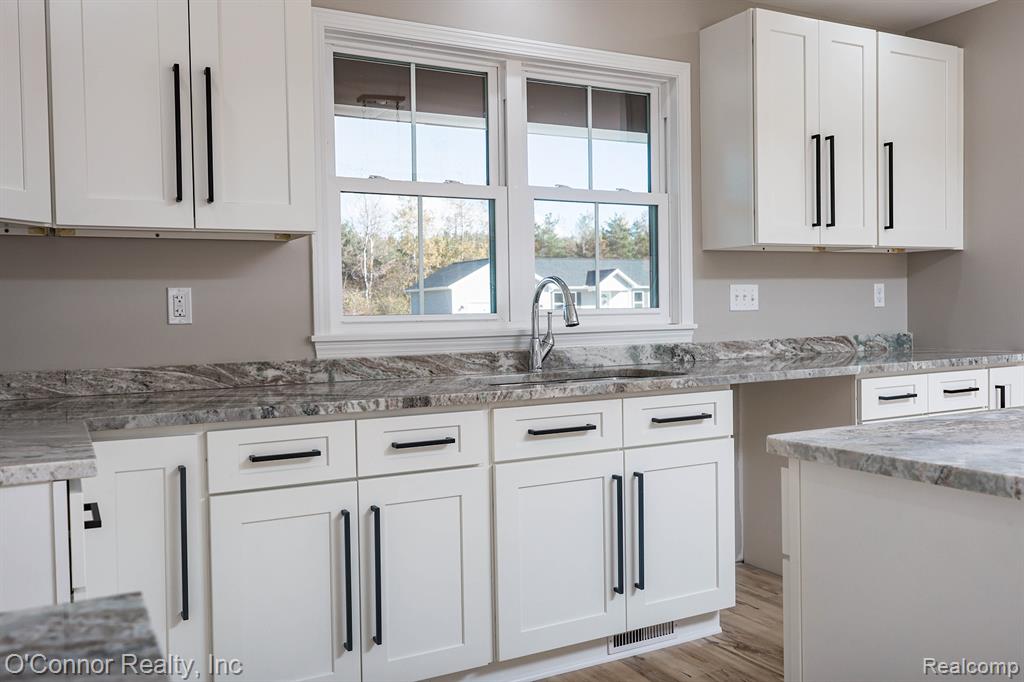 2047 Edward Lane East, MI — Photo 11