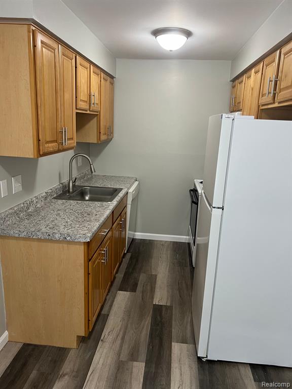 202 PRINCETON Drive, South Lyon, MI 48178 — Photo 4