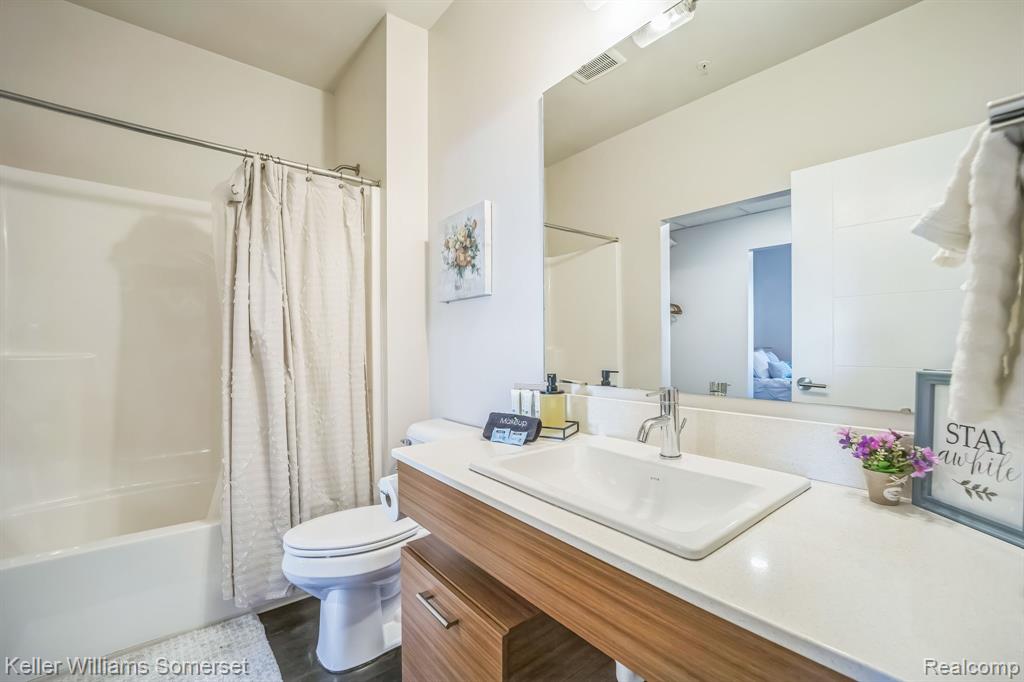 630 S GARFIELD Avenue, 107, Traverse City, MI 49686 — Photo 10