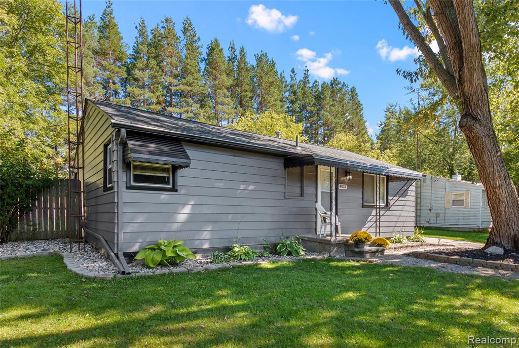 4023 Dallas Street, Burton, MI 48519