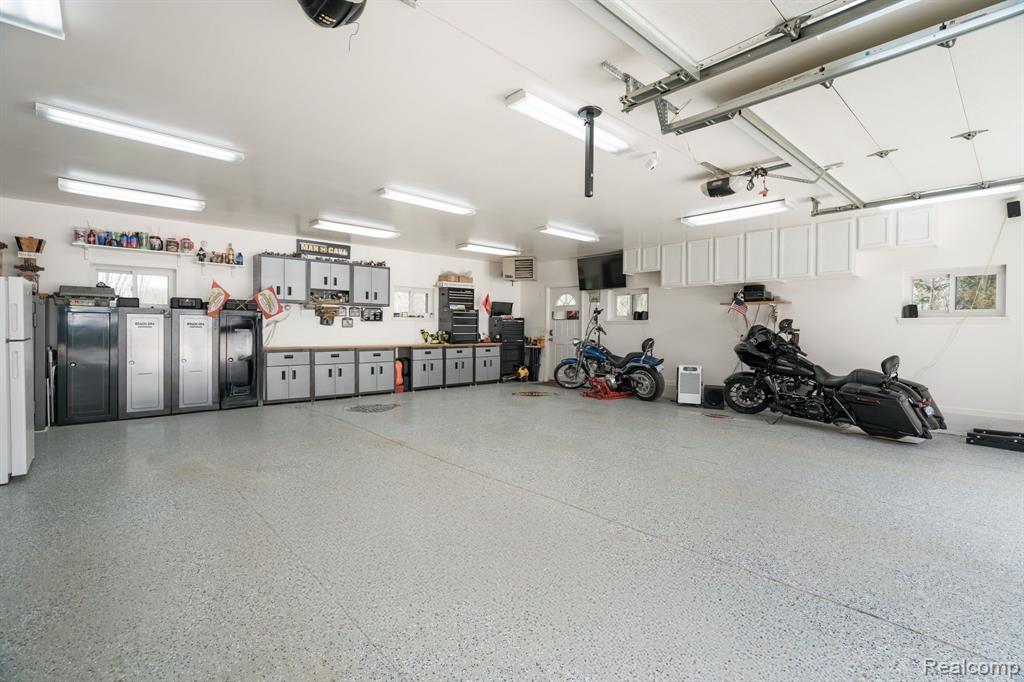 8660 SARGENT Road, Fowlerville, MI 48836 — Photo 34