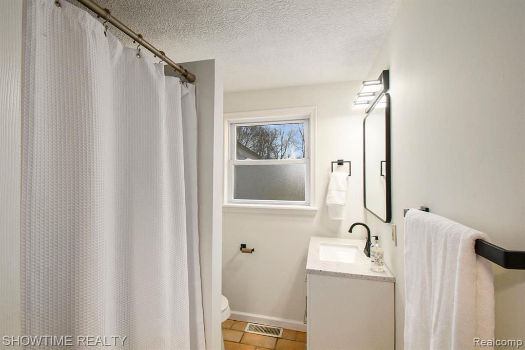 2055 SANDHILL Road, Mason, MI 48854 — Photo 11