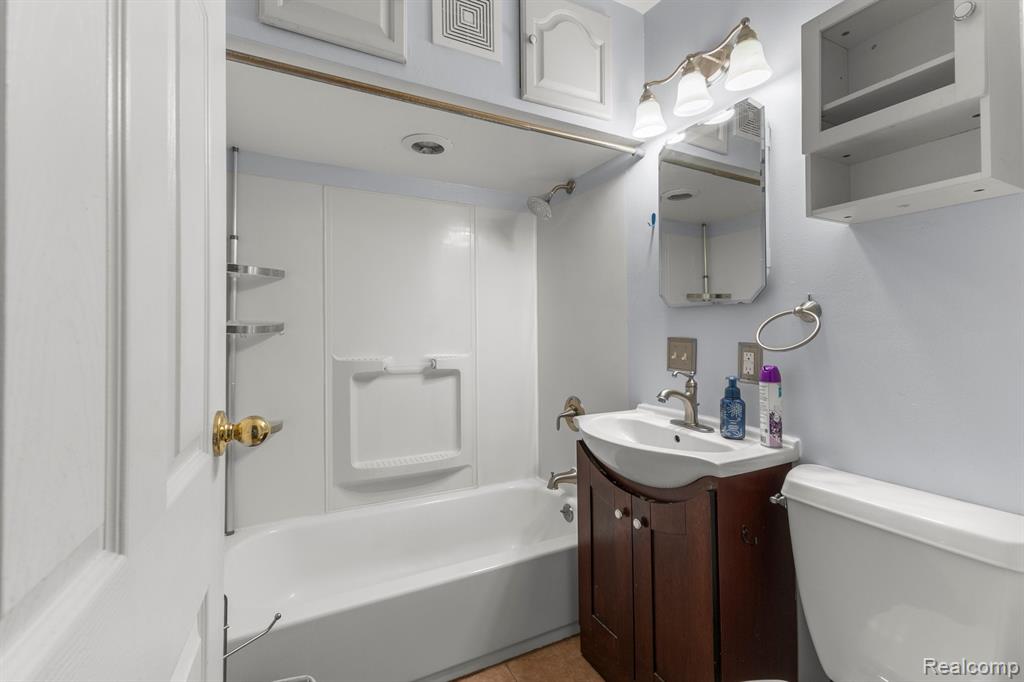 5101 CLIPPERT Street, Dearborn Heights, MI 48125 — Photo 20