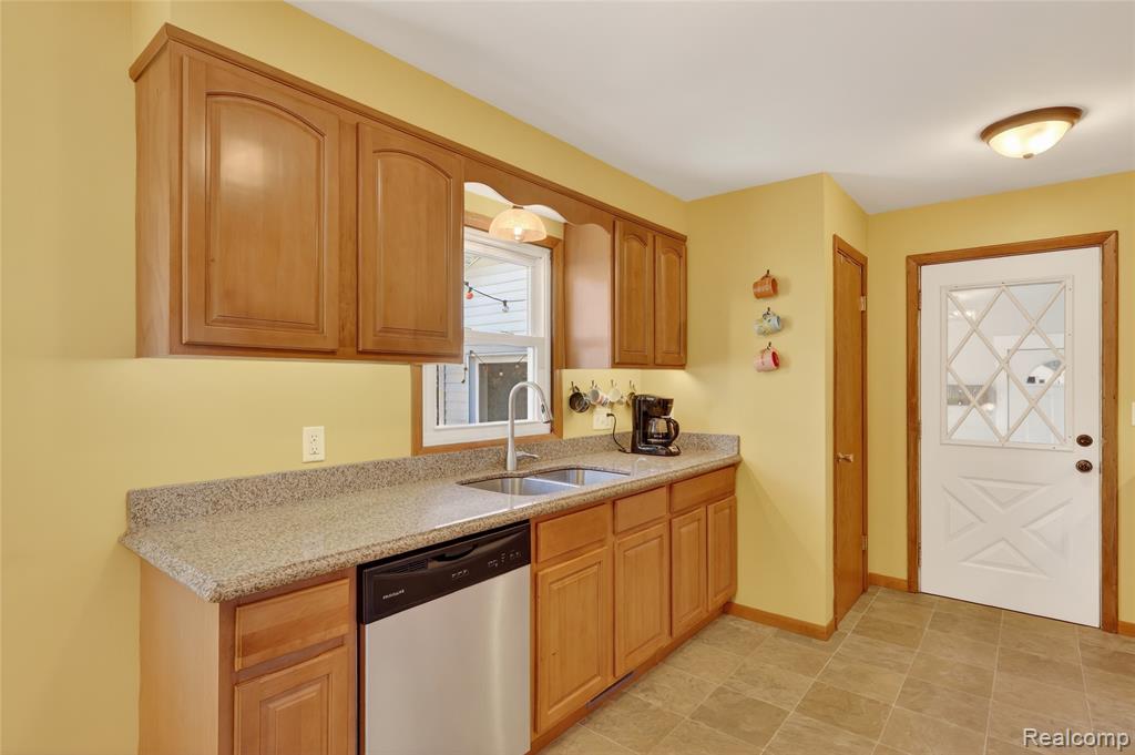 425 N Division Avenue, Holland, MI 49424 — Photo 6
