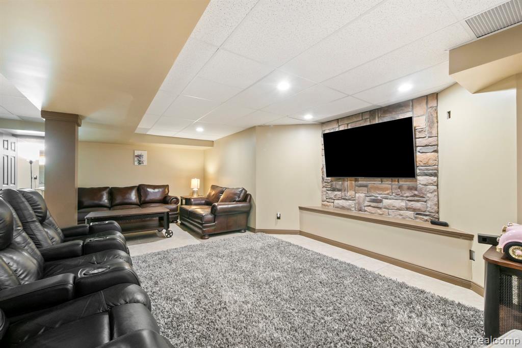 51246 Woodside Drive, Macomb, MI 48042 — Photo 36