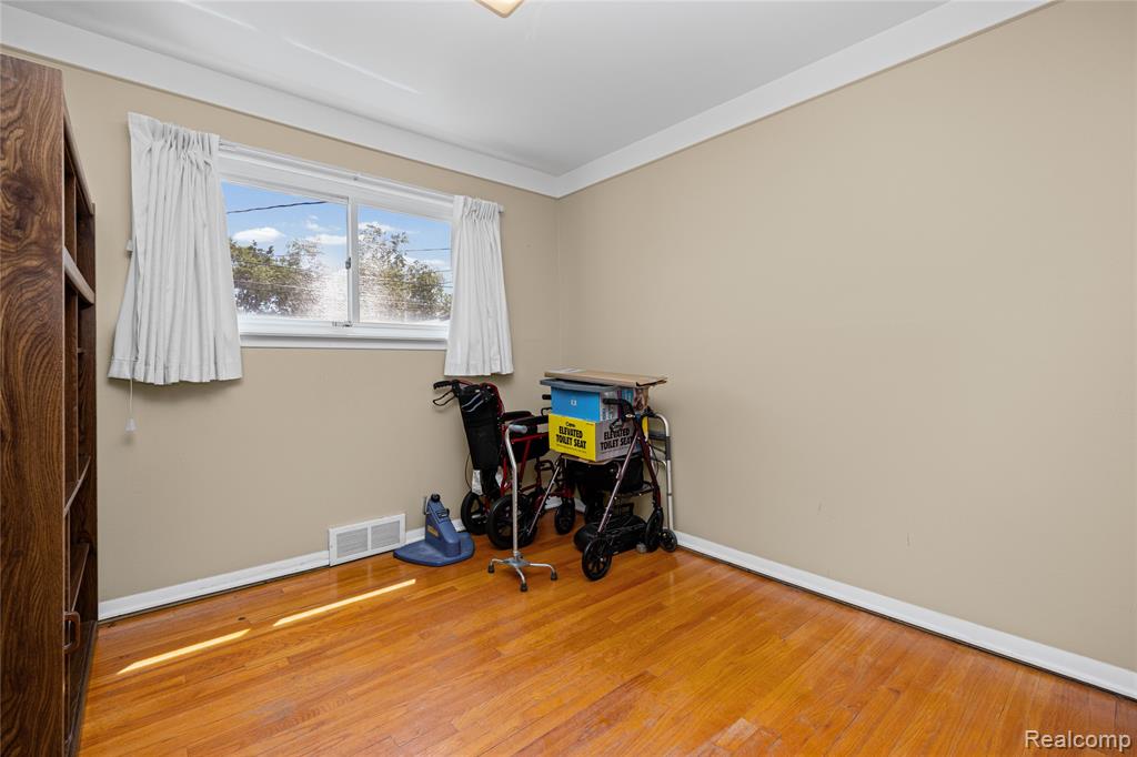 33441 Leona Street, Garden City, MI — Photo 24