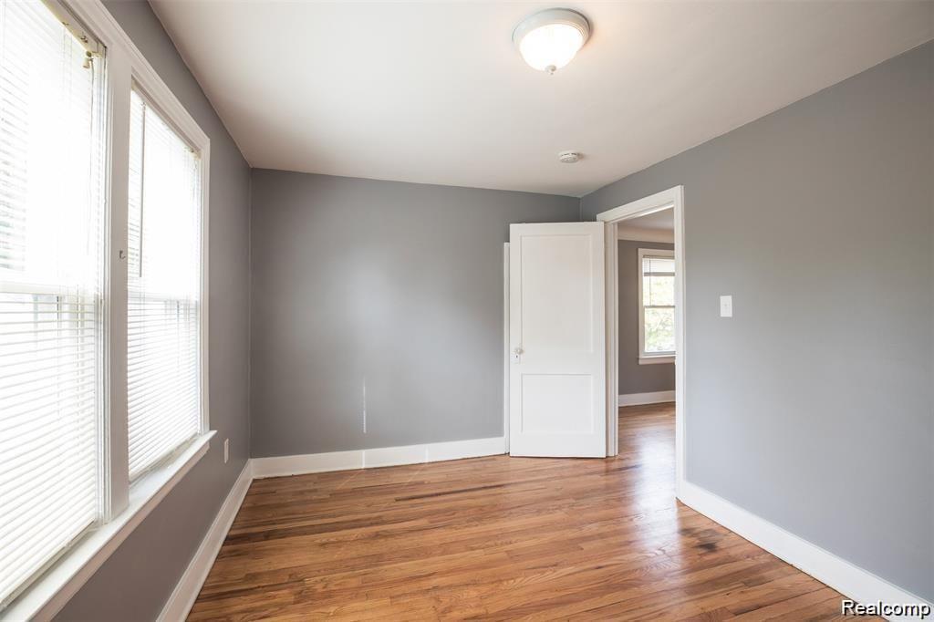 6753 HEYDEN Street, Dearborn Heights, MI 48127 — Photo 33