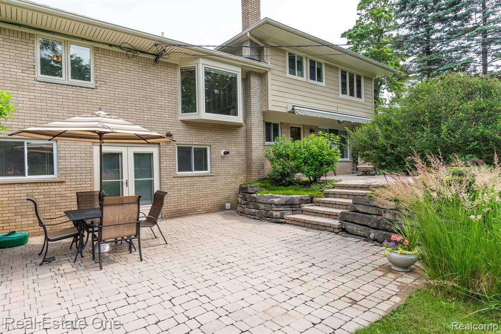 915 BRANTFORD Road, Rochester, MI 48306 — Photo 2