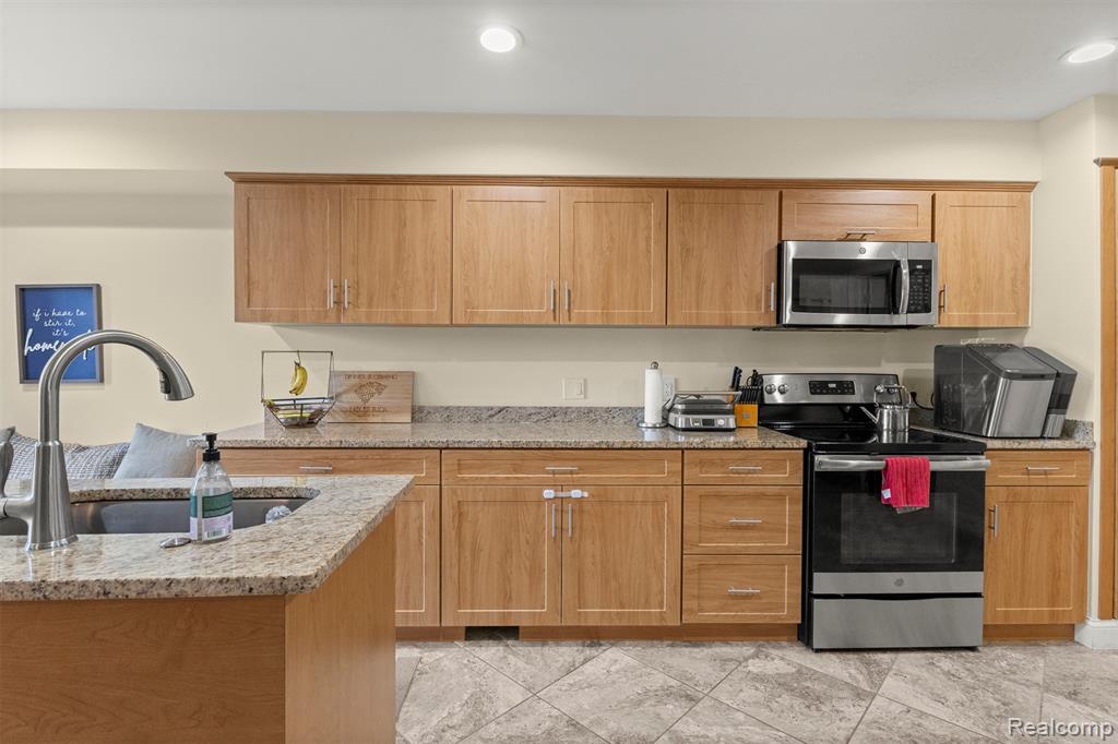 3011 Lindenwood Drive, Dearborn, MI 48120 — Photo 15