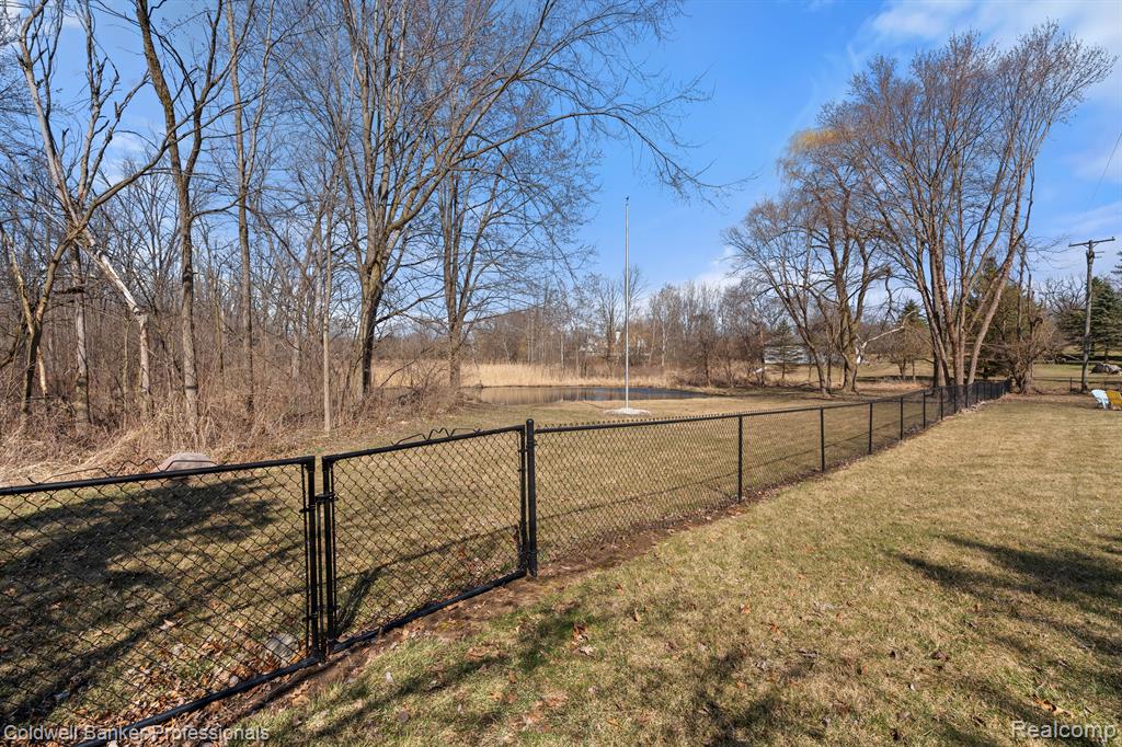 6253 7 MILE Road, South Lyon, MI 48178 — Photo 57