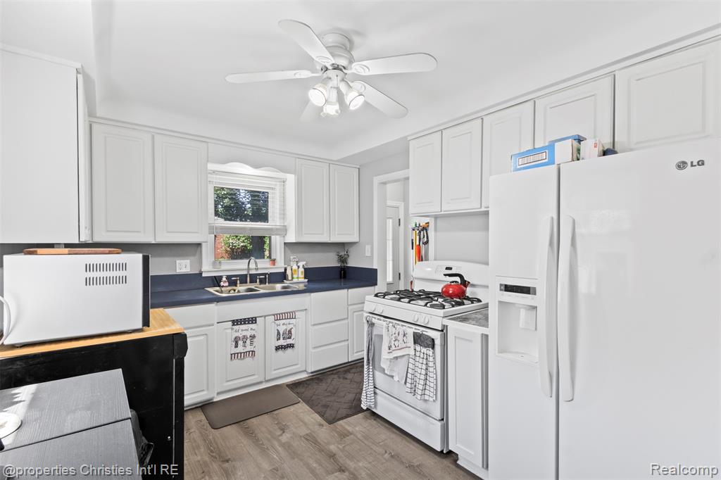 6561 Hawthorne Street, Garden City, MI — Photo 8