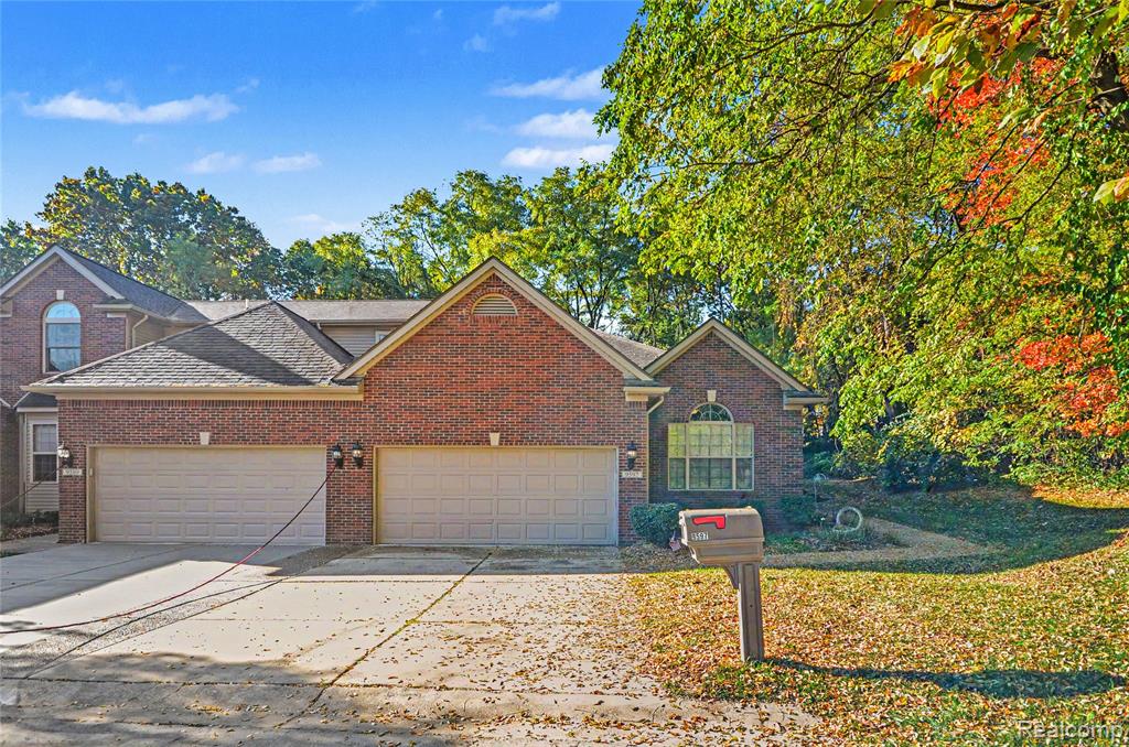 9597 Kingsway Circle, Clarkston, MI 48348
