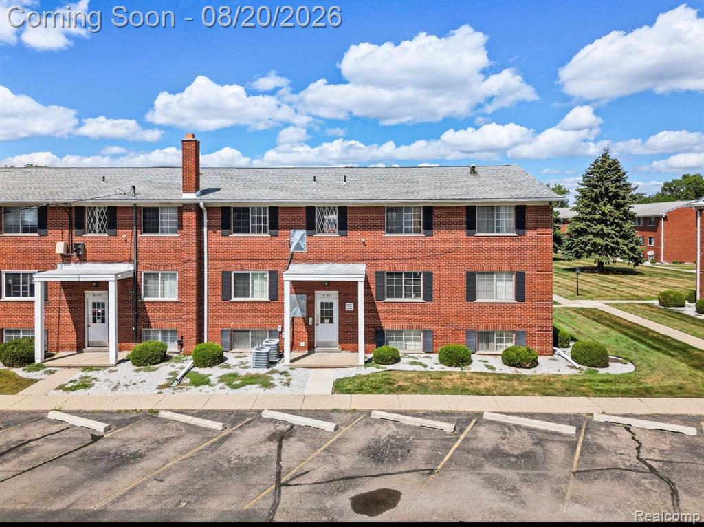 8140 Crestview Drive, Sterling Heights, MI 48312