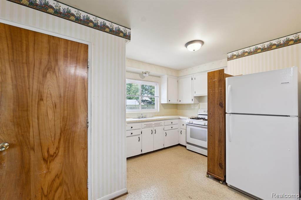543 Broadacre Avenue, Clawson, MI — Photo 11