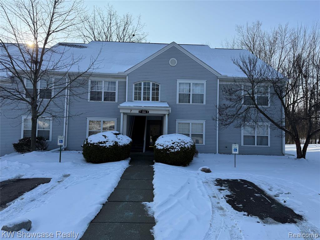 12372 SAINT ANDREWS Way, Fenton, MI 48430 — front exterior