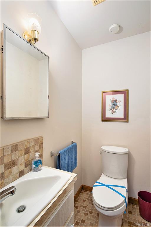 7334 Parkwood Drive, Fenton, MI 48430 — Photo 17