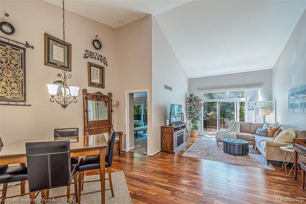 642 Chestnut Drive, Wixom, MI 48393 — Photo 4