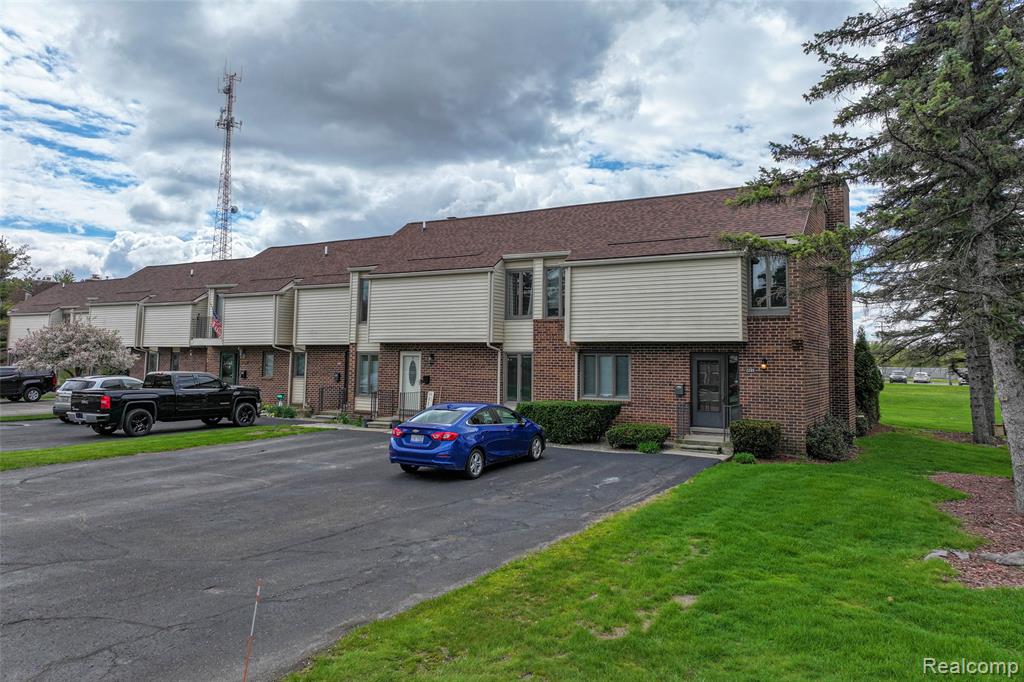 2201 Village West Drive S, Lapeer, MI 48446 — Photo 25