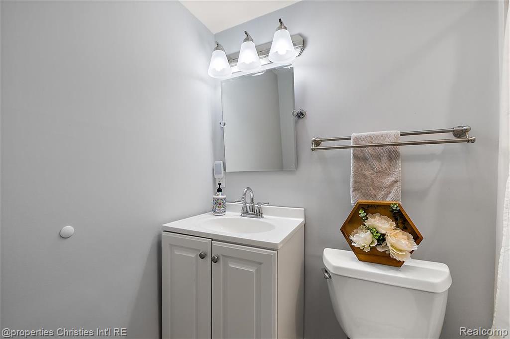 816 W Baker Avenue, Clawson, MI — Photo 46